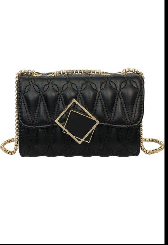 QUILTED SQUARE BUCKLE SHOULDER BAG