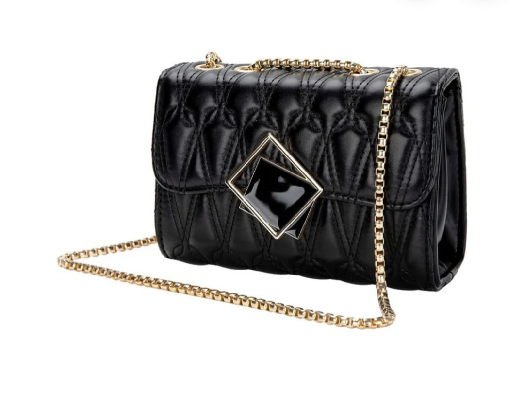 QUILTED SQUARE BUCKLE SHOULDER BAG