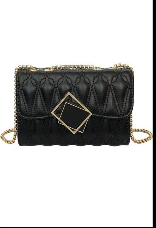 QUILTED SQUARE BUCKLE SHOULDER BAG