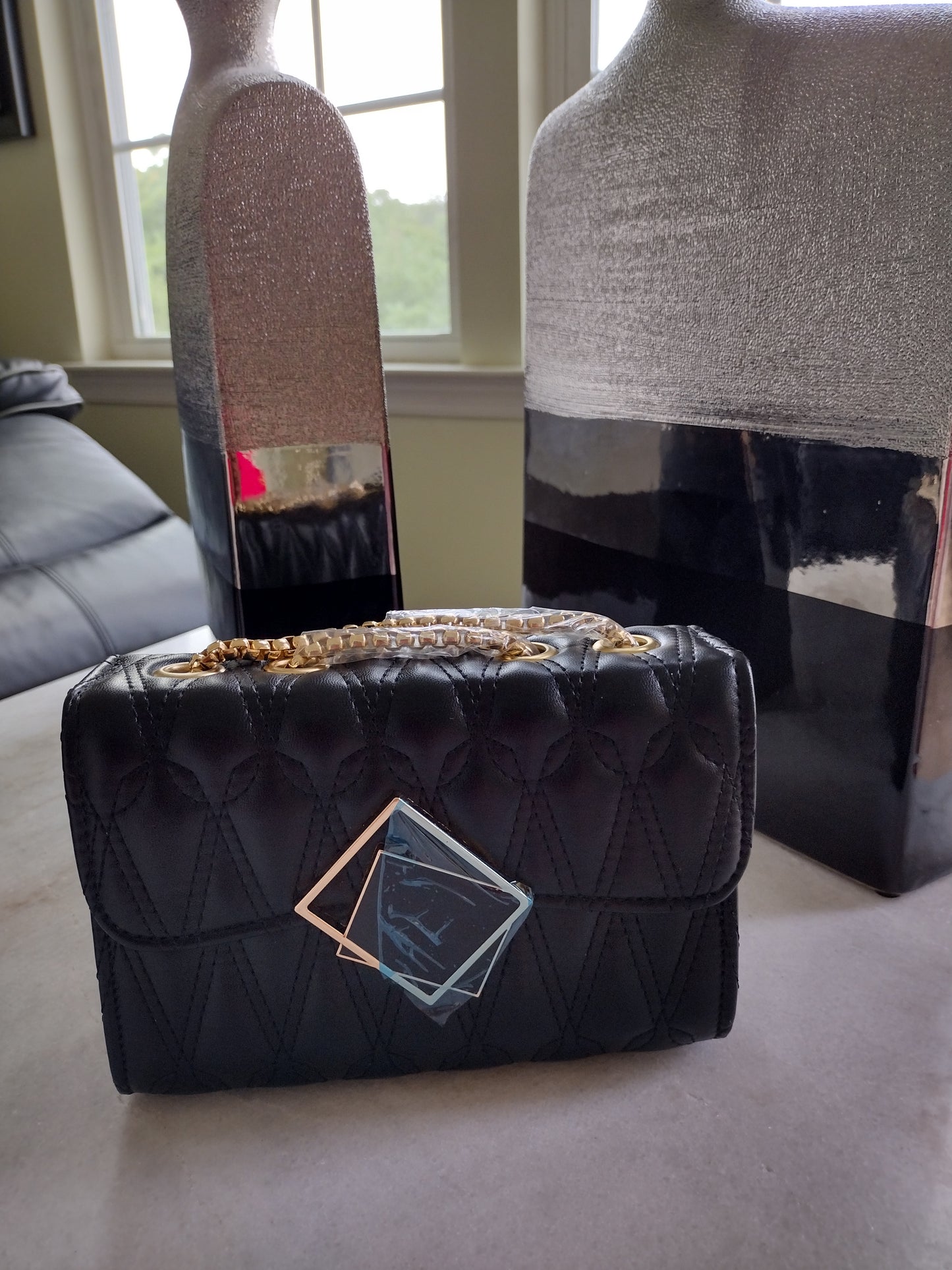 QUILTED SQUARE BUCKLE SHOULDER BAG
